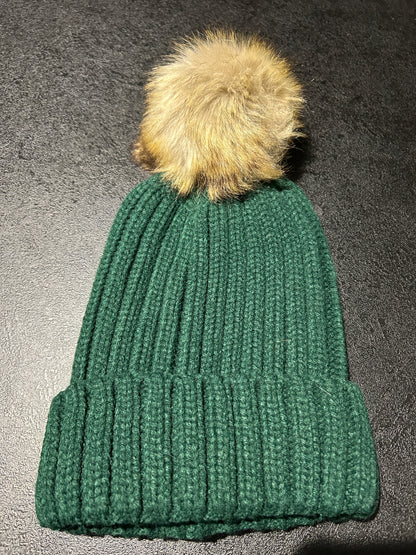 Pom pom hat green (faux fur)